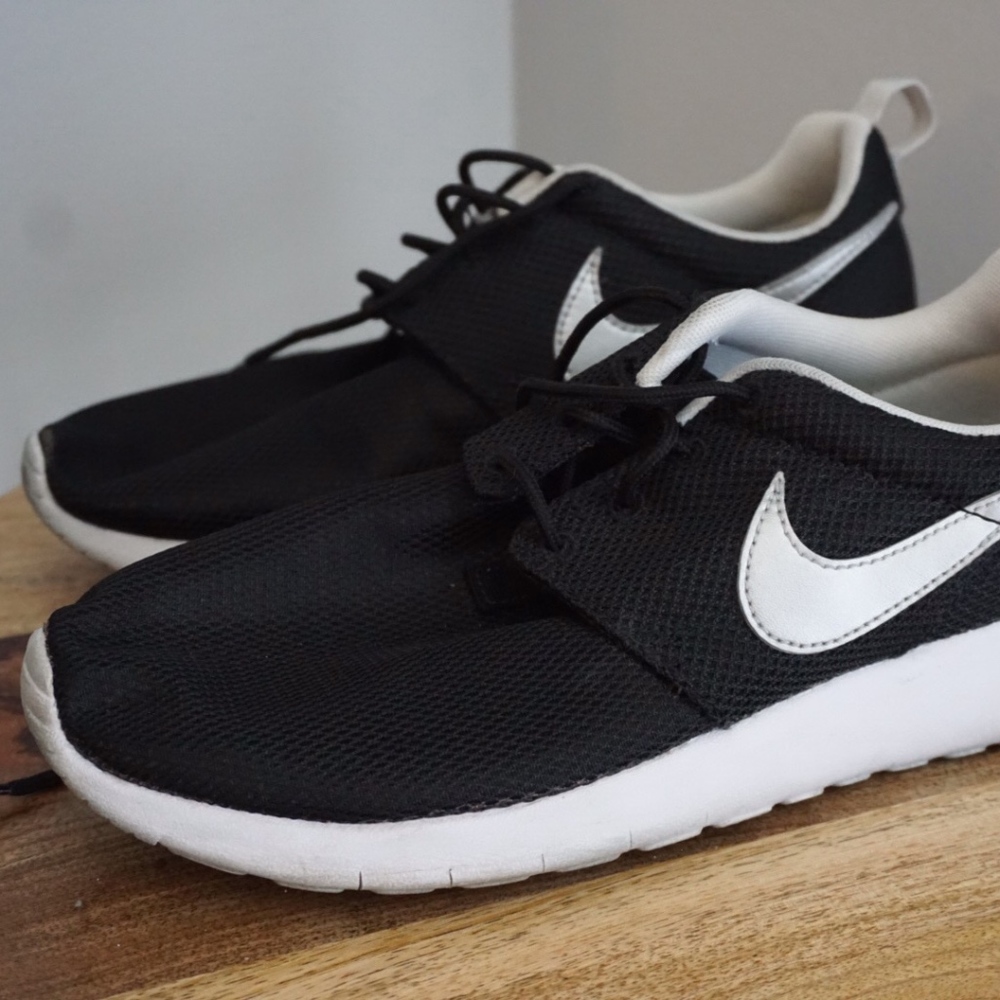 Nike Roshe One 6Y - Black, White, Metallic Silver